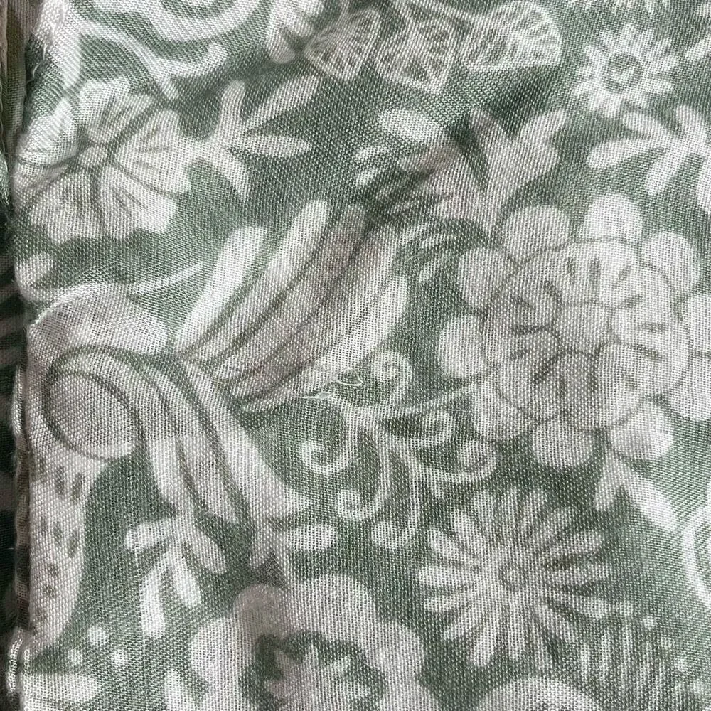 NWT Yak & Yeti Green Floral Thin Shawl Cardigan One Size